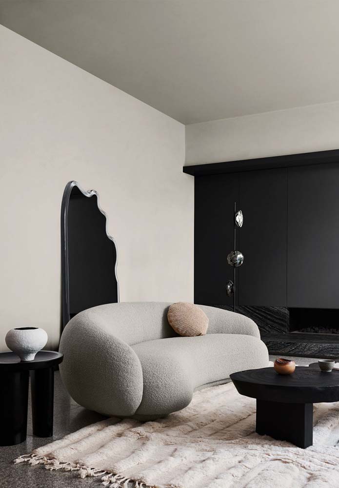 Que tal uma inspiração de sofá cinza claro para sua sala de estar?