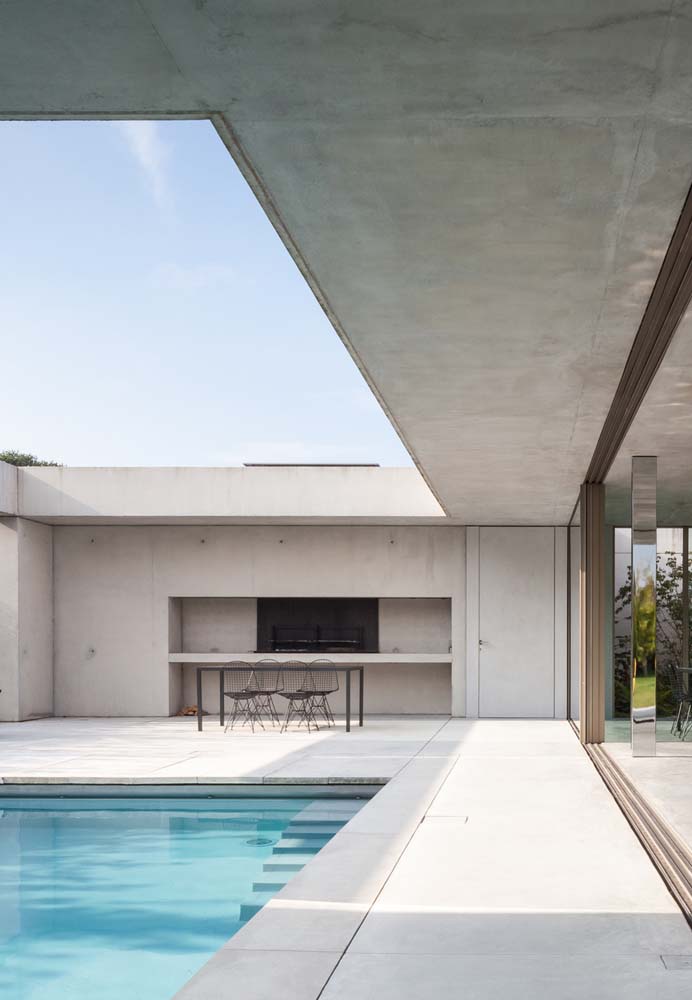 Projeto moderno e minimalista de área gourmet com piscina