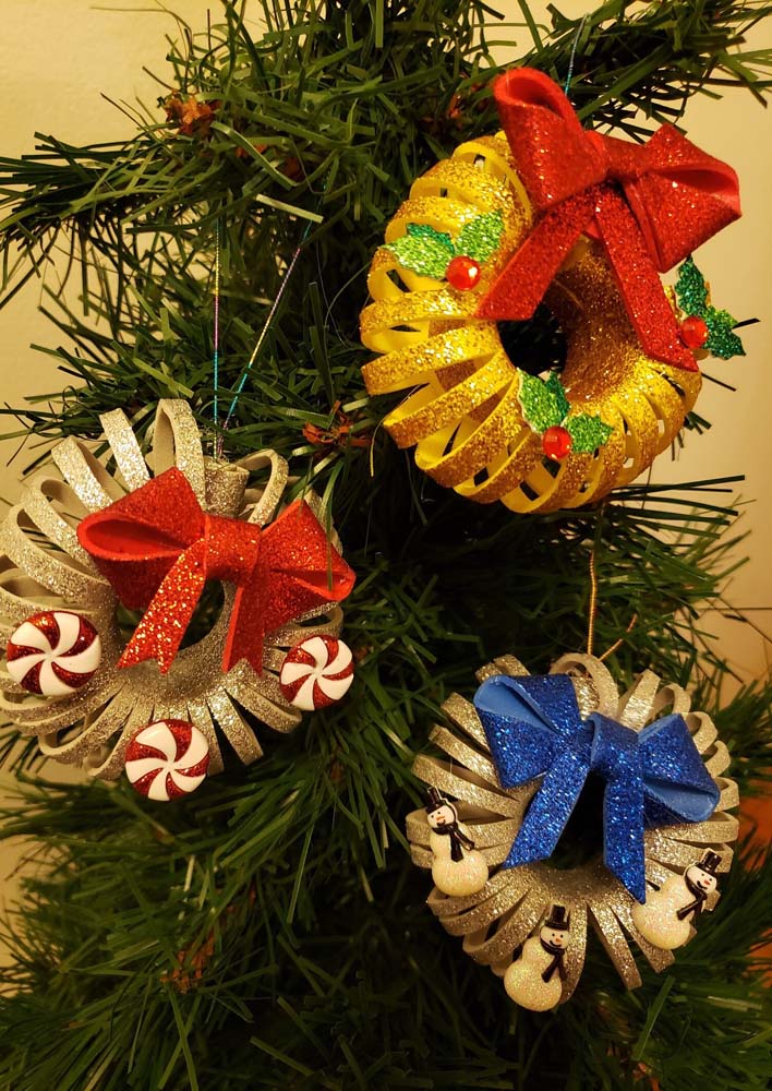 Guirlanda de Natal de EVA: passo a passo e 50 lindas ideias Guirlanda de Natal de EVA: passo a passo e 50 lindas ideias