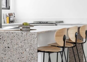 Cozinha planejada com bancada de granito: 50 ideias e projetos perfeitos