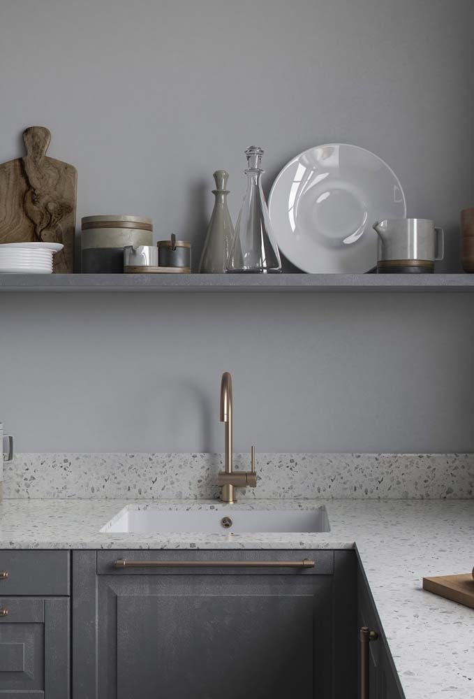 O granito branco traz elegância e modernidade para a cozinha planejada