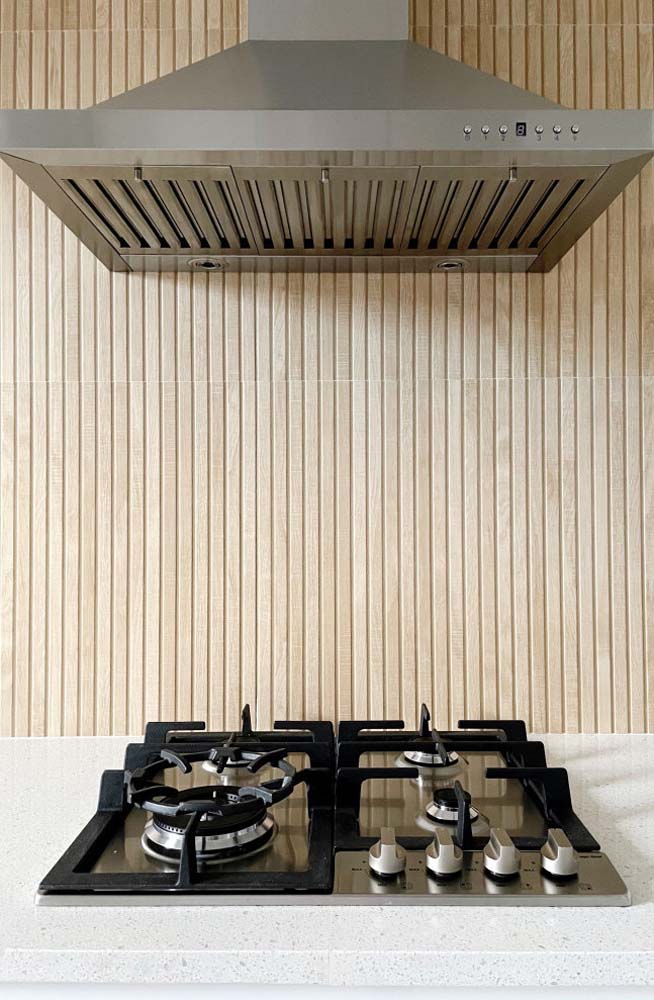 A bancada de granito permite que você instale o cooktop da sua preferência, sem se preocupar com o tamanho dele