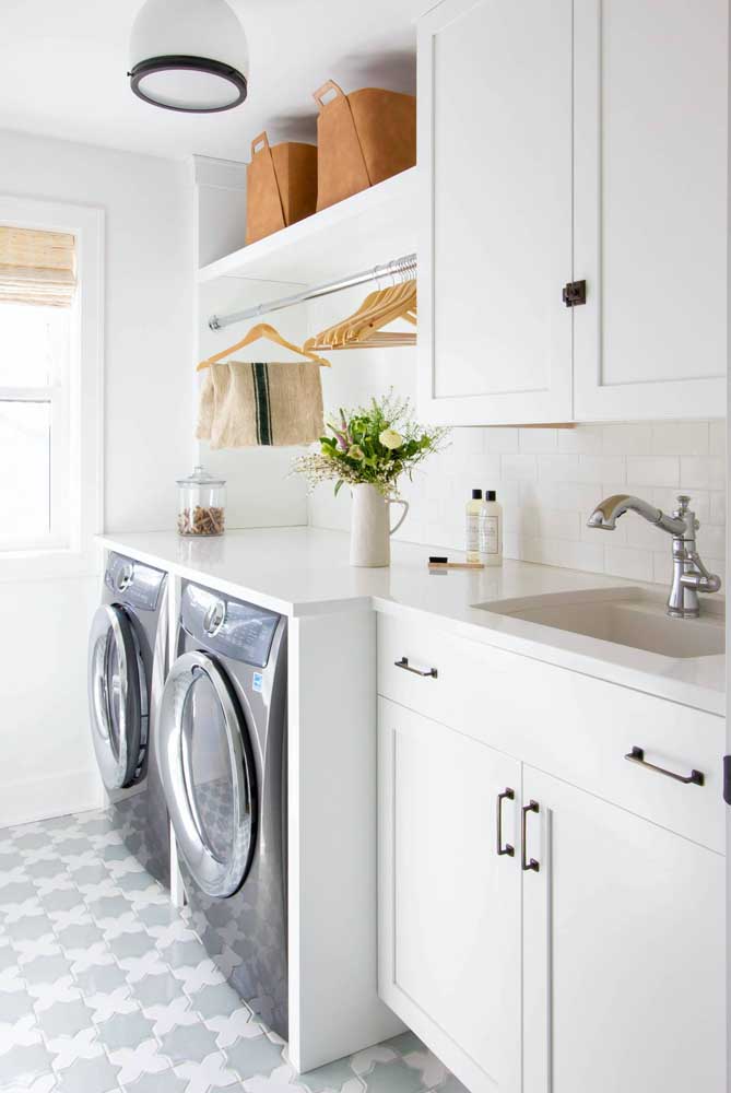 Prateleira para lavanderia: como escolher, dicas e fotos para se inspirar