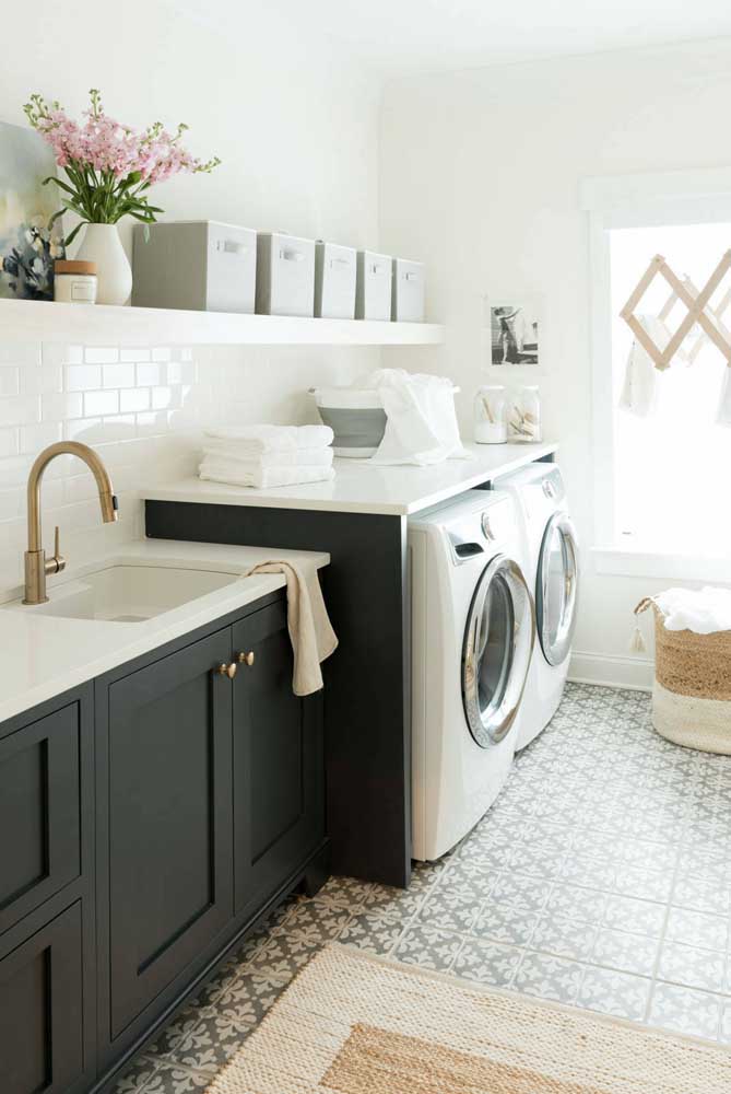 Prateleira para lavanderia: como escolher, dicas e fotos para se inspirar