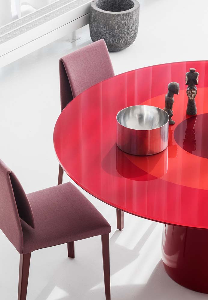 Cadeira vermelha: dicas para escolher e 52 ideias criativas