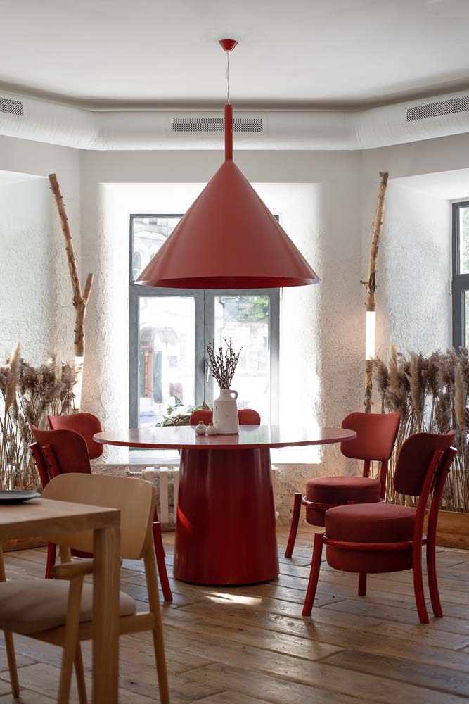 Cadeira vermelha: dicas para escolher e 52 ideias criativas