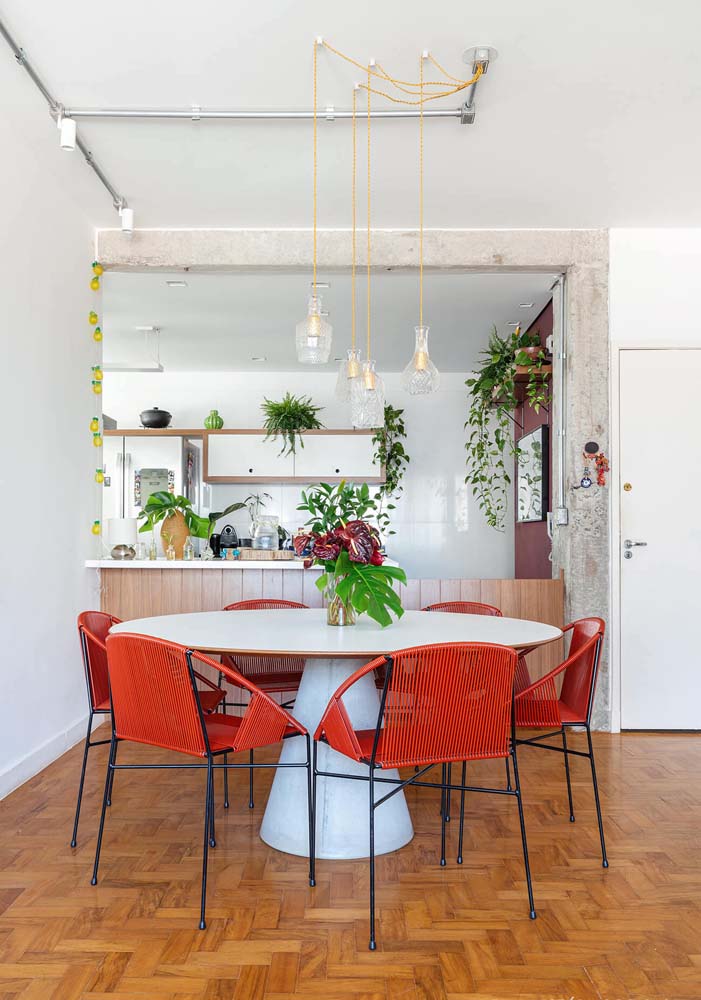 Cadeira vermelha: dicas para escolher e 52 ideias criativas