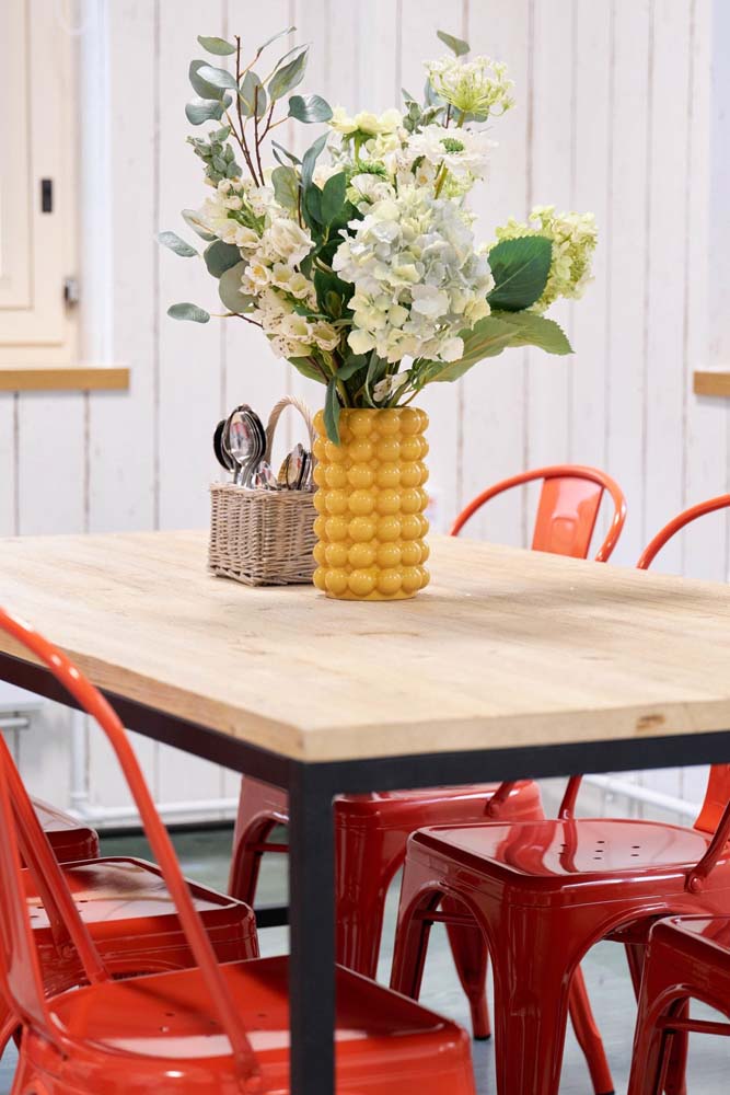 Cadeira vermelha: dicas para escolher e 52 ideias criativas