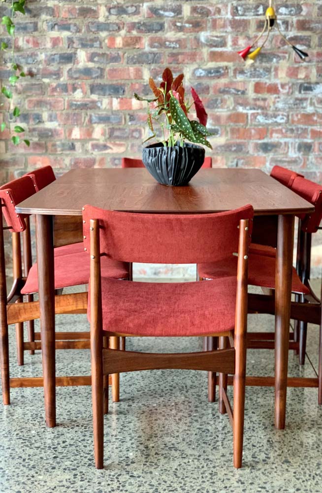 Cadeira vermelha: dicas para escolher e 52 ideias criativas