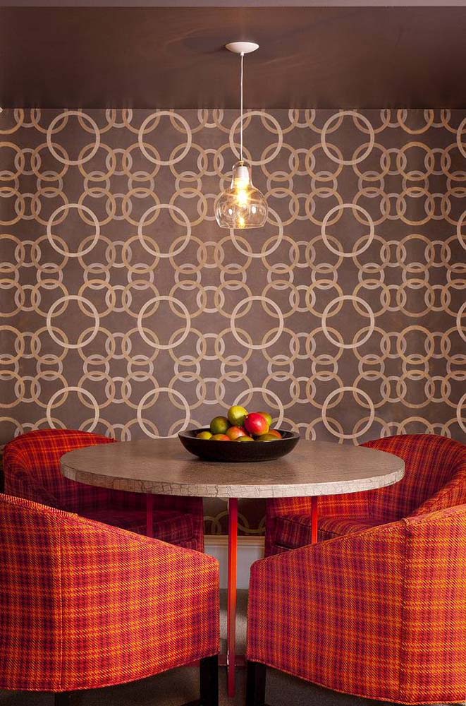 Cadeira vermelha: dicas para escolher e 52 ideias criativas