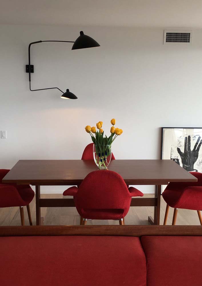 Cadeira vermelha: dicas para escolher e 52 ideias criativas