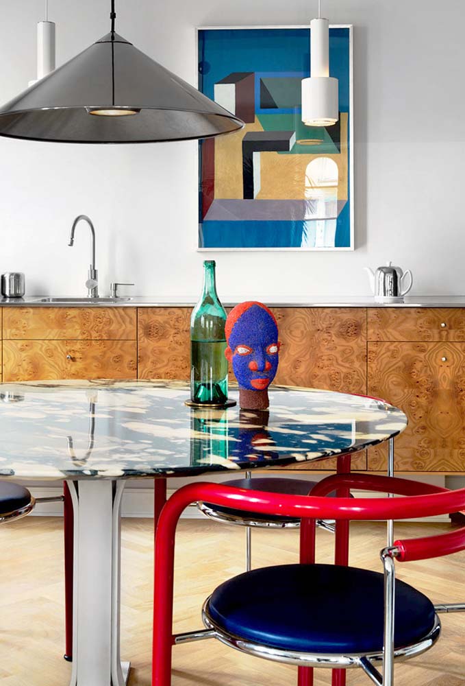 Cadeira vermelha: dicas para escolher e 52 ideias criativas