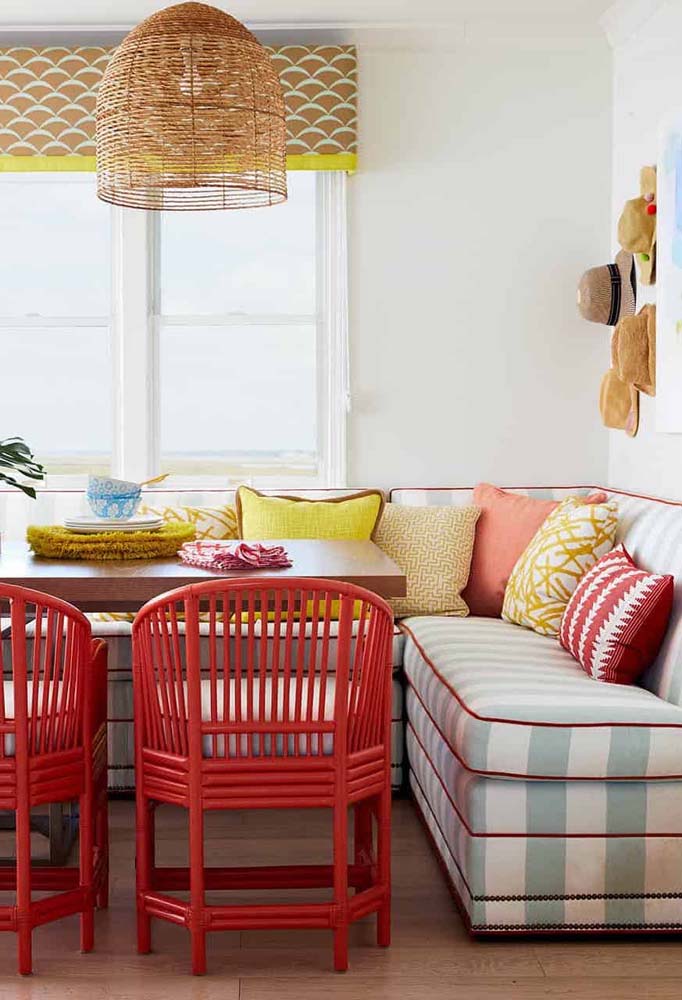 Cadeira vermelha: dicas para escolher e 52 ideias criativas